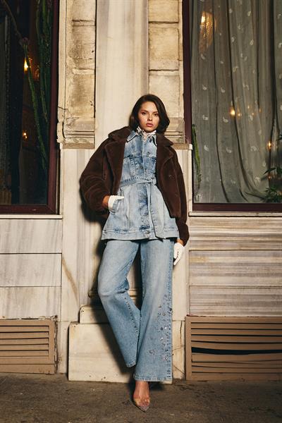 Santa El işlemeli Denim Pantolon Açık Mavi