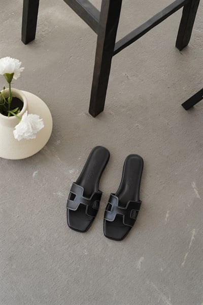 Kalın Bantlı Düz Terlik