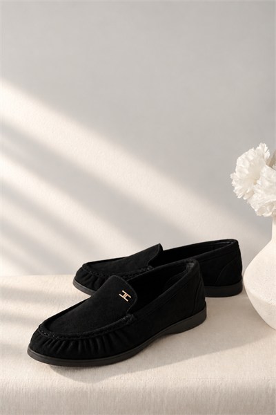Gold Aksesuarlı Düz Taban Loafer