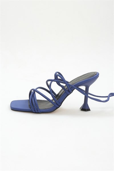 Geometrik Ökçeli Topuklu Ayakkabı