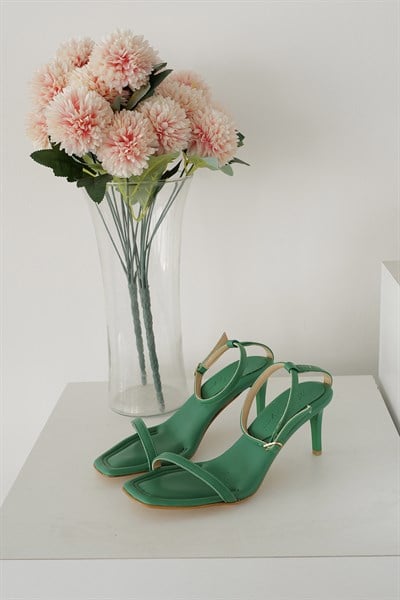 Tek Bantlı Topuklu Ayakkabı