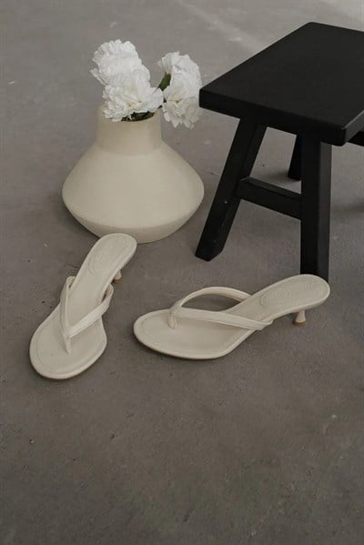 Parmak Arası İnce Topuk Terlik