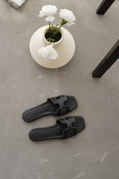 Kalın Bantlı Düz Terlik