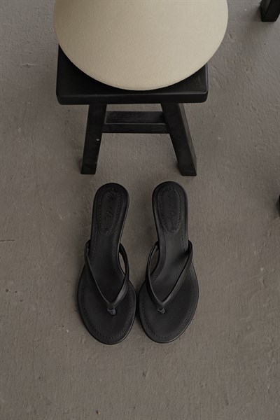 Parmak Arası İnce Topuk Terlik