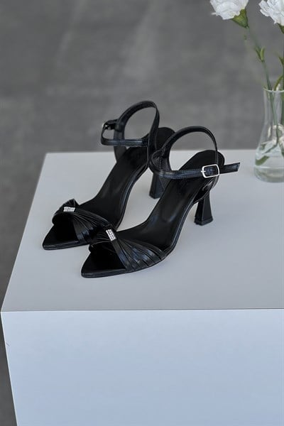 Taş Detaylı Topuklu Ayakkabı