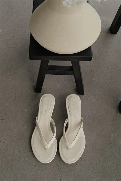 Parmak Arası İnce Topuk Terlik