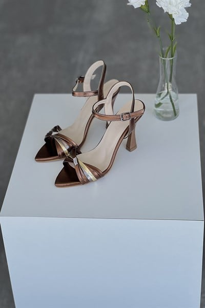 Taş Detaylı Topuklu Ayakkabı