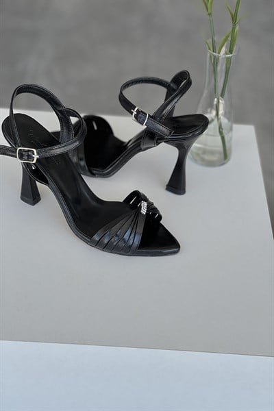 Taş Detaylı Topuklu Ayakkabı