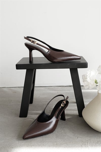 Arka Kemer Bantlı Topuklu Ayakkabı