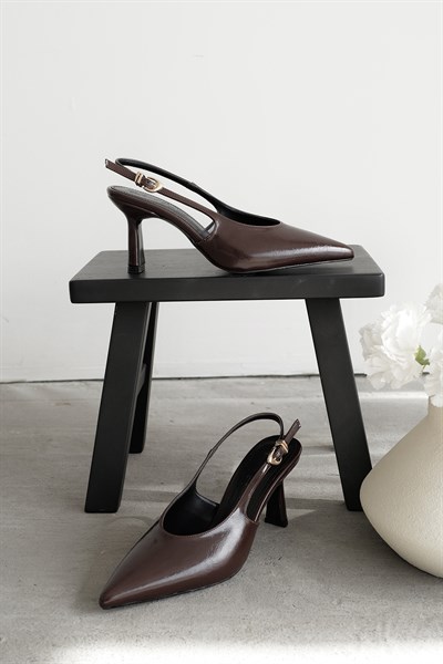 Arka Kemer Bantlı Topuklu Ayakkabı