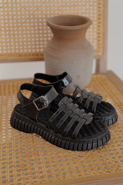 Bant Detaylı Sandalet