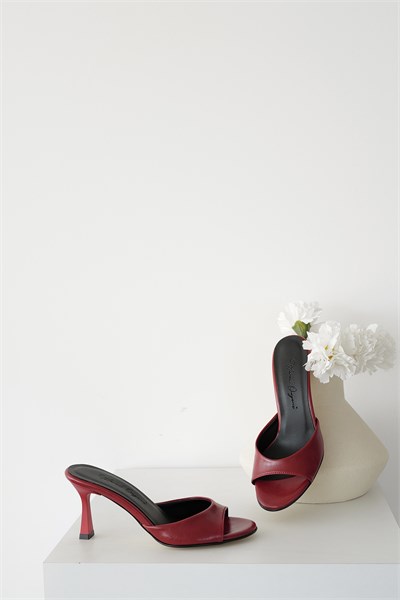 Oval Bantlı Terlik
