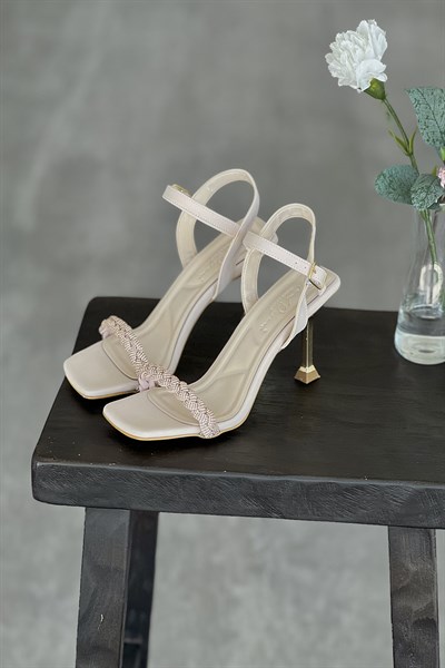 Bilekten Bağlamalı Taşlı Topuklu Ayakkabı