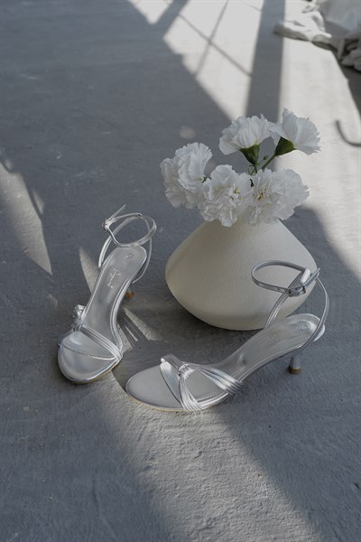 Bilekten Bağlamalı Topuklu Ayakkabı