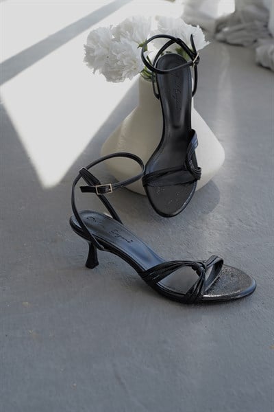 Bilekten Bağlamalı Topuklu Ayakkabı