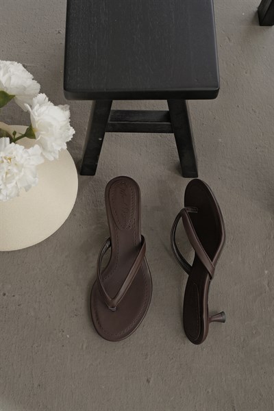 Parmak Arası İnce Topuk Terlik