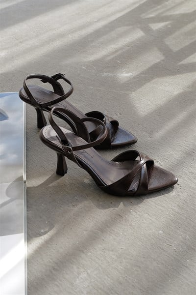 Çapraz Bant Topuklu Ayakkabı