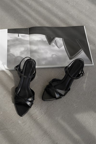 Çapraz Bant Topuklu Ayakkabı