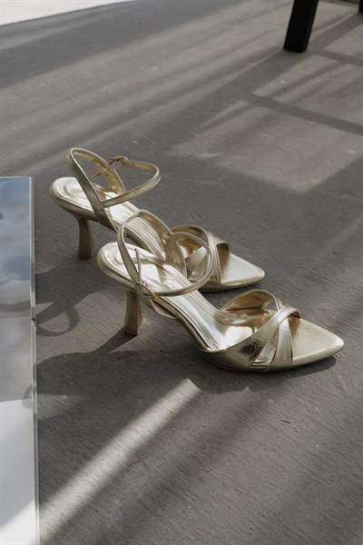 Çapraz Bant Topuklu Ayakkabı