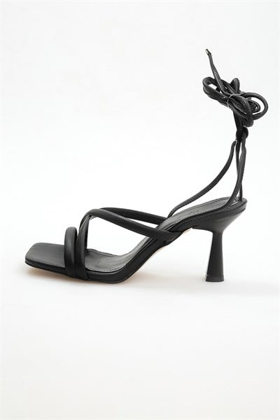 Çapraz Bantlı Topuklu Ayakkabı