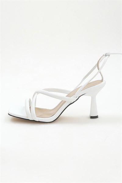 Çapraz Bantlı Topuklu Ayakkabı