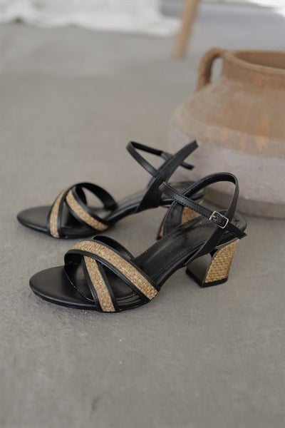 Çapraz Bantlı Topuklu Ayakkabı