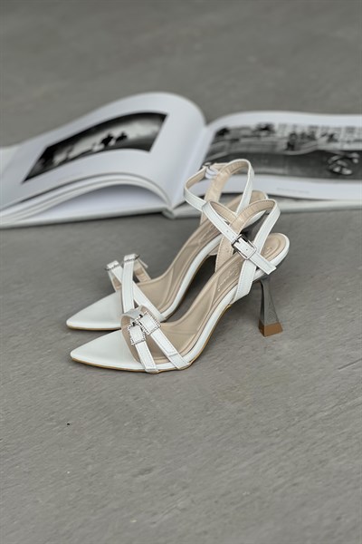 Çapraz Tokalı Topuklu Ayakkabı