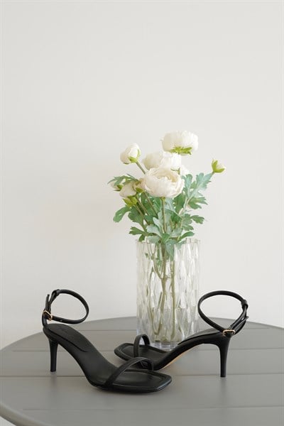 Tek Bantlı Topuklu Ayakkabı