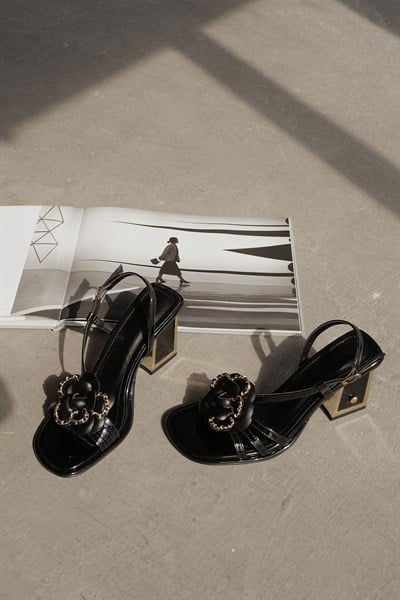 Çiçek Detaylı Topuklu Ayakkabı