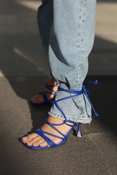 Geometrik Ökçeli Topuklu Ayakkabı