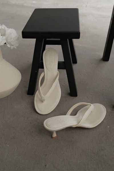 Parmak Arası İnce Topuk Terlik