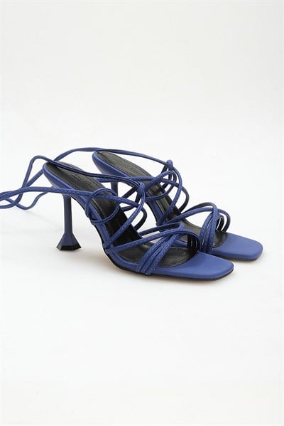 Geometrik Ökçeli Topuklu Ayakkabı