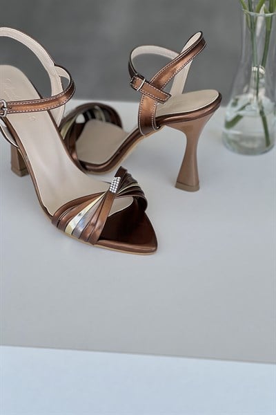 Taş Detaylı Topuklu Ayakkabı