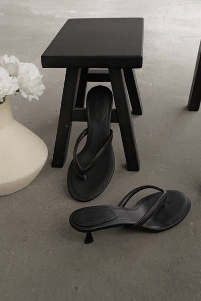 Parmak Arası İnce Topuk Terlik