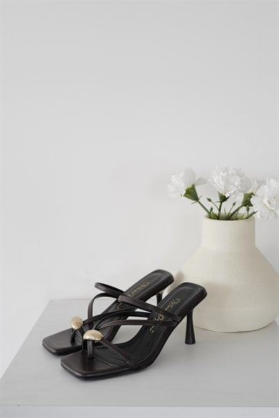 Gold Tokalı Topuklu Terlik