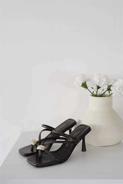 Gold Tokalı Topuklu Terlik