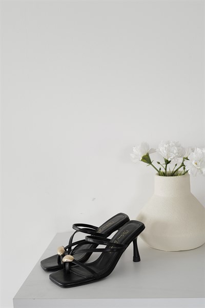 Gold Tokalı Topuklu Terlik