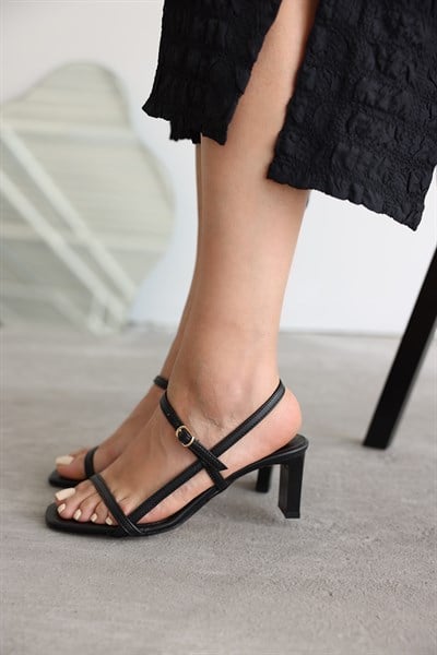 İnce Bantlı Ayakkabı