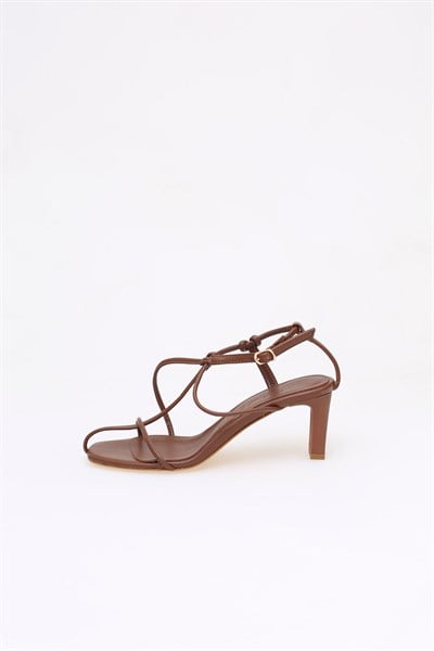 İnce Bantlı Topuklu Ayakkabı