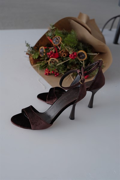 Kadife Topuklu Ayakkabı