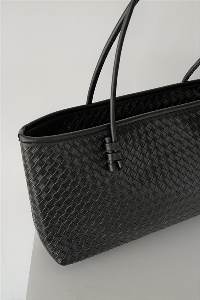 Kapitone İnce Askılı Çanta