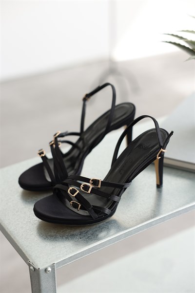 Kemer Detaylı Topuklu Ayakkabı