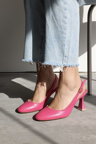 Kemer Tokalı Topuklu Ayakkabı