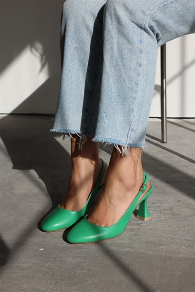 Kemer Tokalı Topuklu Ayakkabı