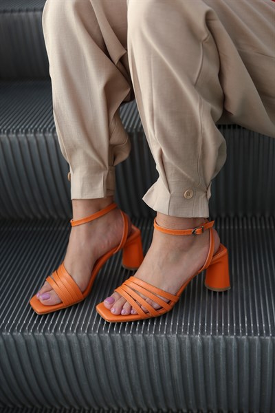 Oval Ökçeli Topuklu Ayakkabı