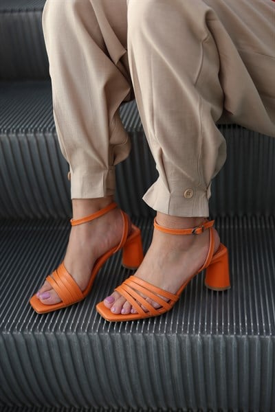 Oval Ökçeli Topuklu Ayakkabı