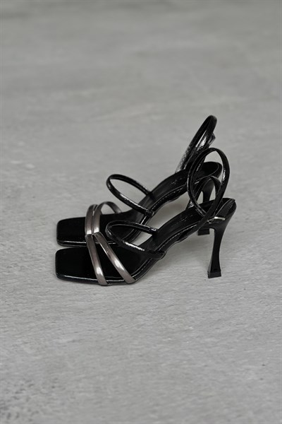 Renkli Bantlı Topuklu Ayakkabı