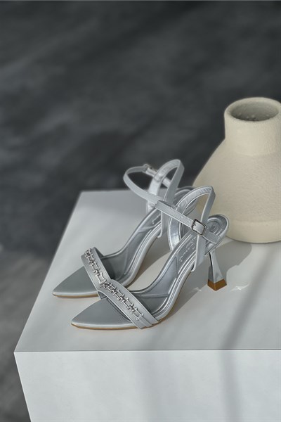 Taş Bantlı Topuklu Ayakkabı