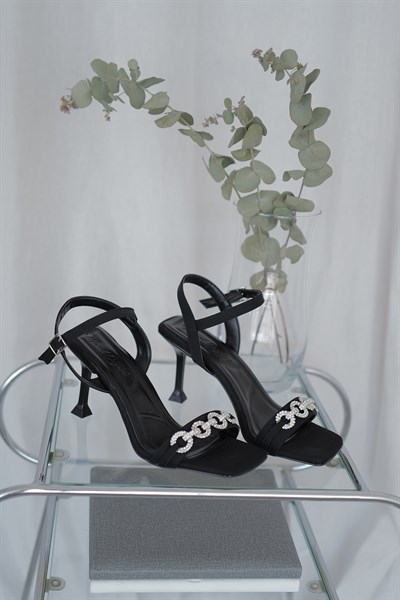 Taş Bantlı Topuklu Ayakkbı