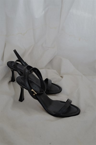 Tek Bantlı Topuklu Ayakkabı